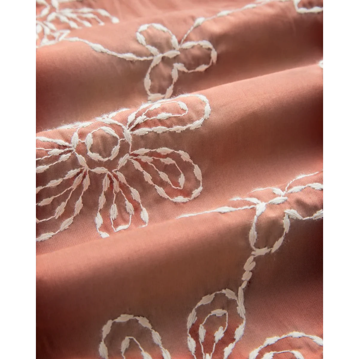 MILWORK Compota shirt in dusty rose cotton blend with white floral embroidery and mother of pearl buttons.