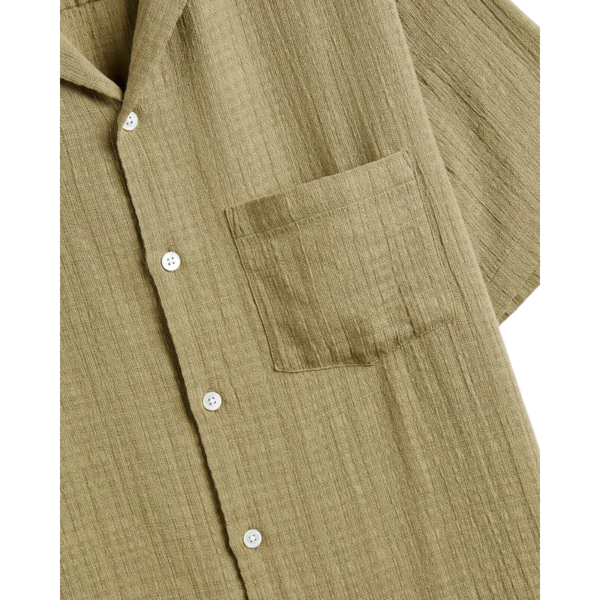 MILWORK Grain Shirt in khaki, 100% cotton with mother of pearl buttons and a chest pocket. Short-sleeved, relaxed fit.