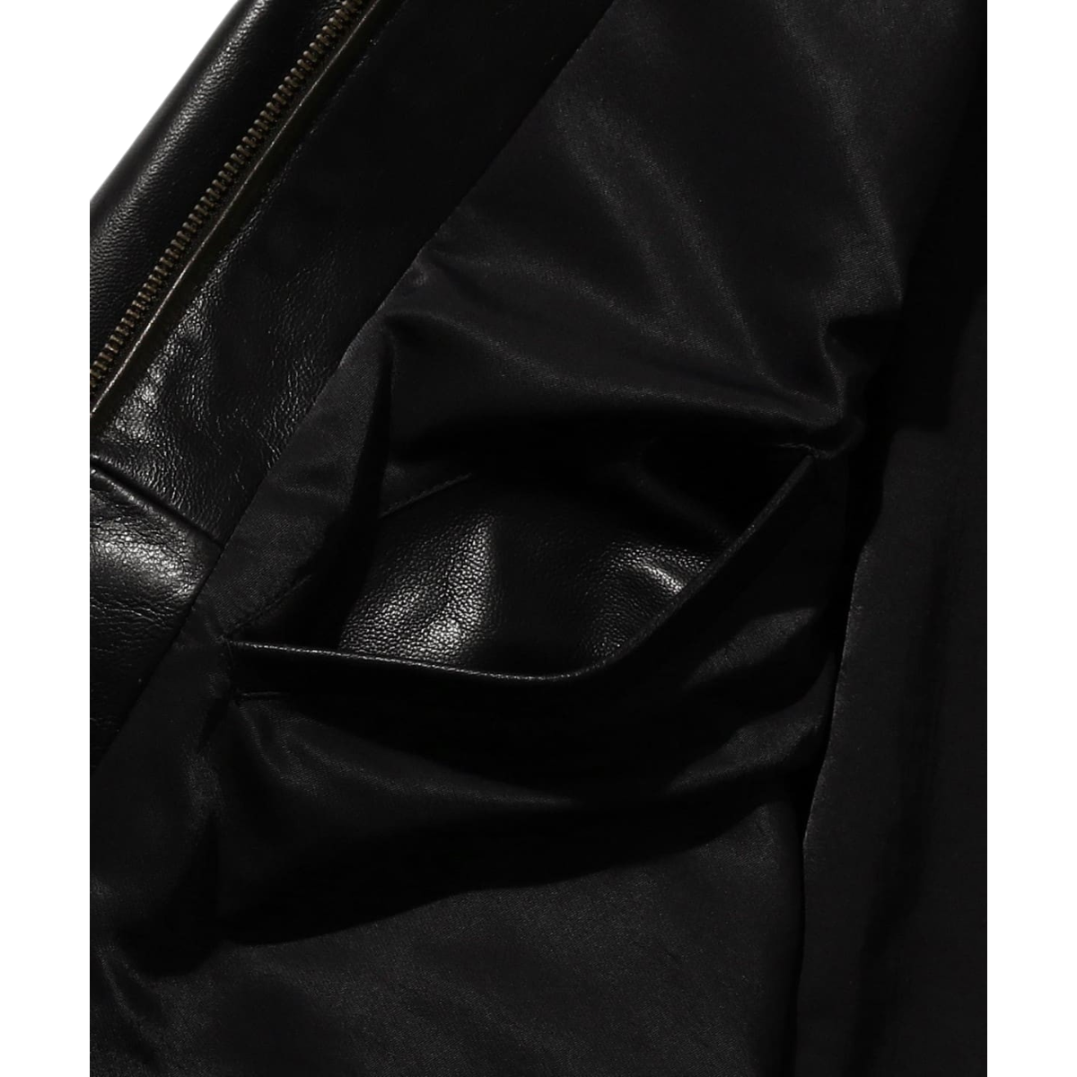 MILWORKS Beams Plus black vegetable tanned leather flight jacket interior pocket detail