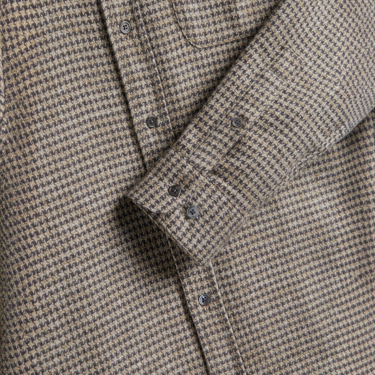 MILWORKS Portuguese Flannel shirt in charcoal houndstooth pattern with mother of pearl buttons and cotton fabric