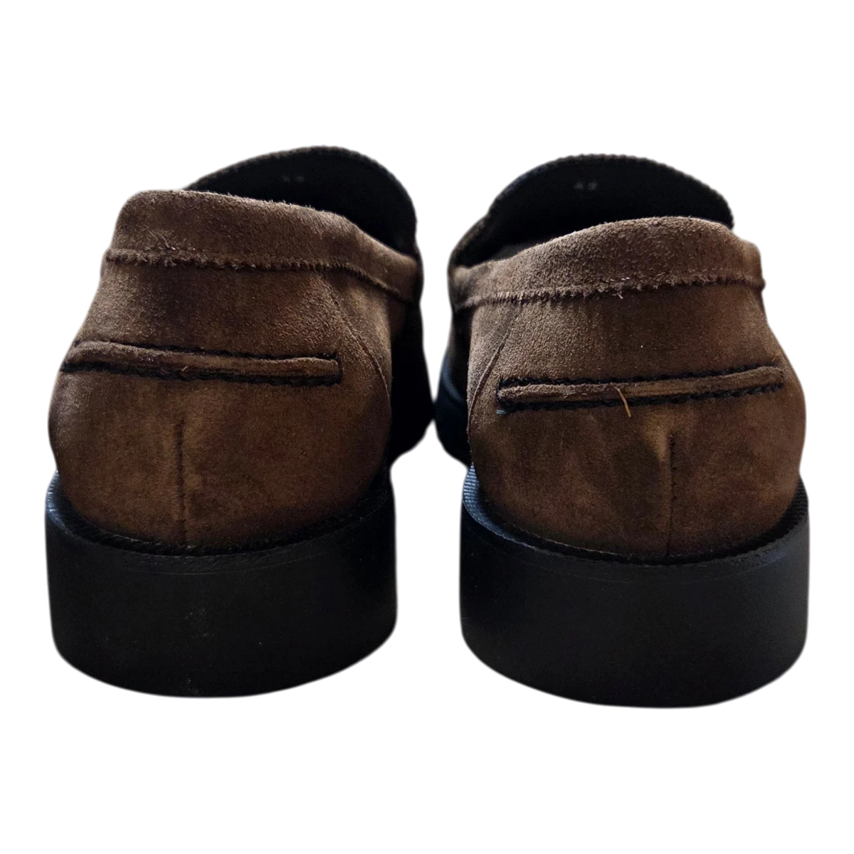 MILWORKSH brown velvet leather kilty loafers with lug sole. These shoes are made from 100% Vachette croûte velours.