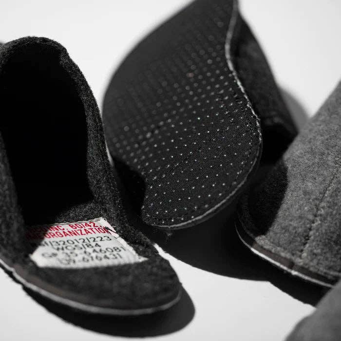 SLIPPERS: Dark Gray / Small